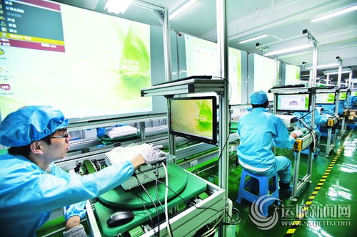 山西寰烁环保科技员工在生产订单产品